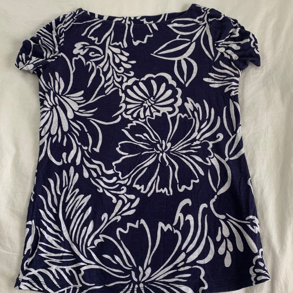 Lilly Pulitzer ruched sleeve tshirt
